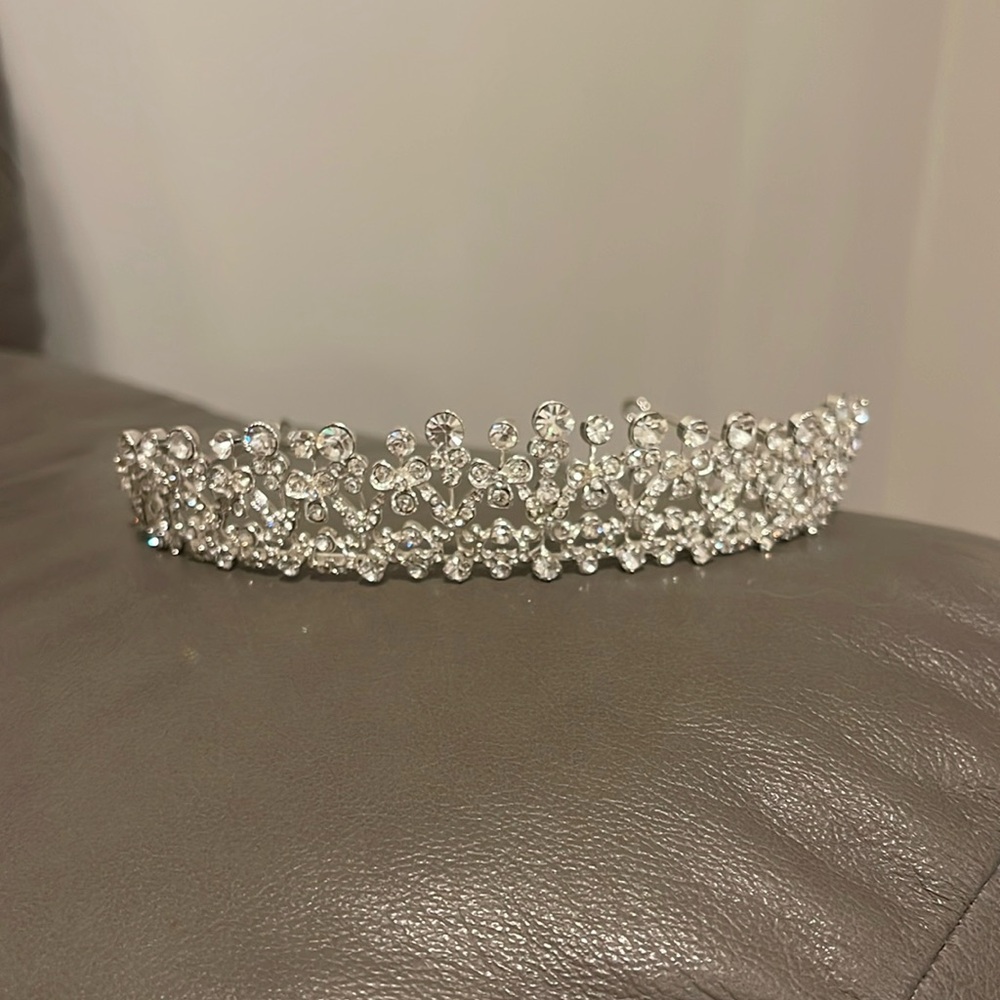 ✨Beautiful Rhinestone Tiara✨👰‍♀️ - Picture 4 of 5